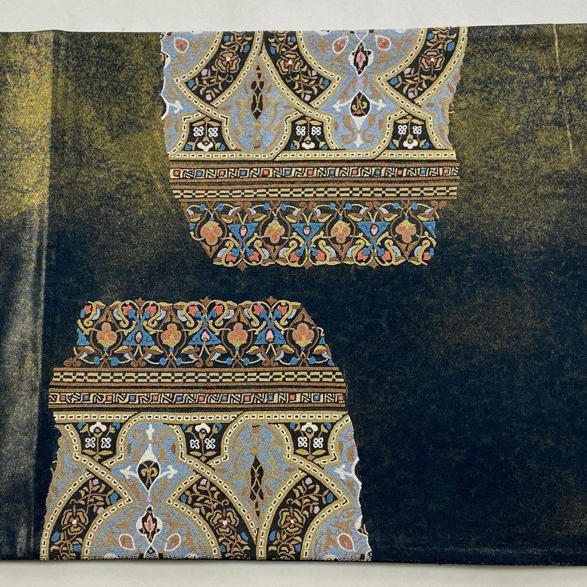【美品】 袋帶 逸品級 蒋雪英 落款 草花紋 幾何學圖案 相良刺繡 金糸 青黑 お太鼓圖案 純蠶絲