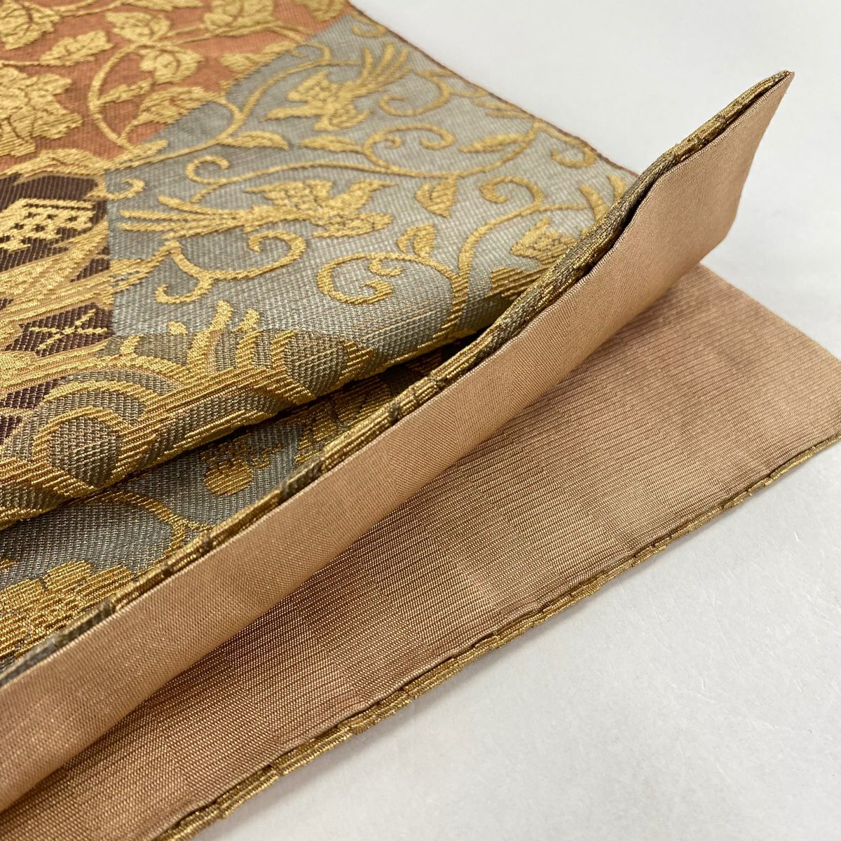 【庫存清倉】 【美品】 袋帶 名品級 有栖川文 花唐草紋 輪奈織 茶 お太鼓圖案 純蠶絲