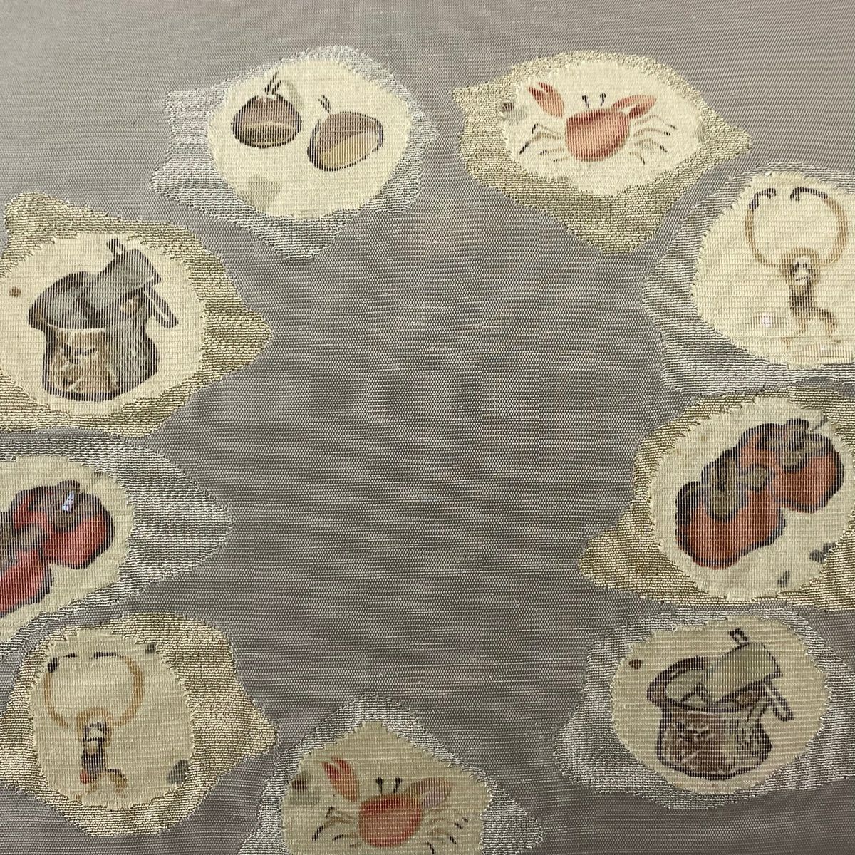 【美品】 袋帶 逸品級 關西仕立 雜蟹之戰 金金箔 銀通 灰色 大鼓圖案 純蠶絲
