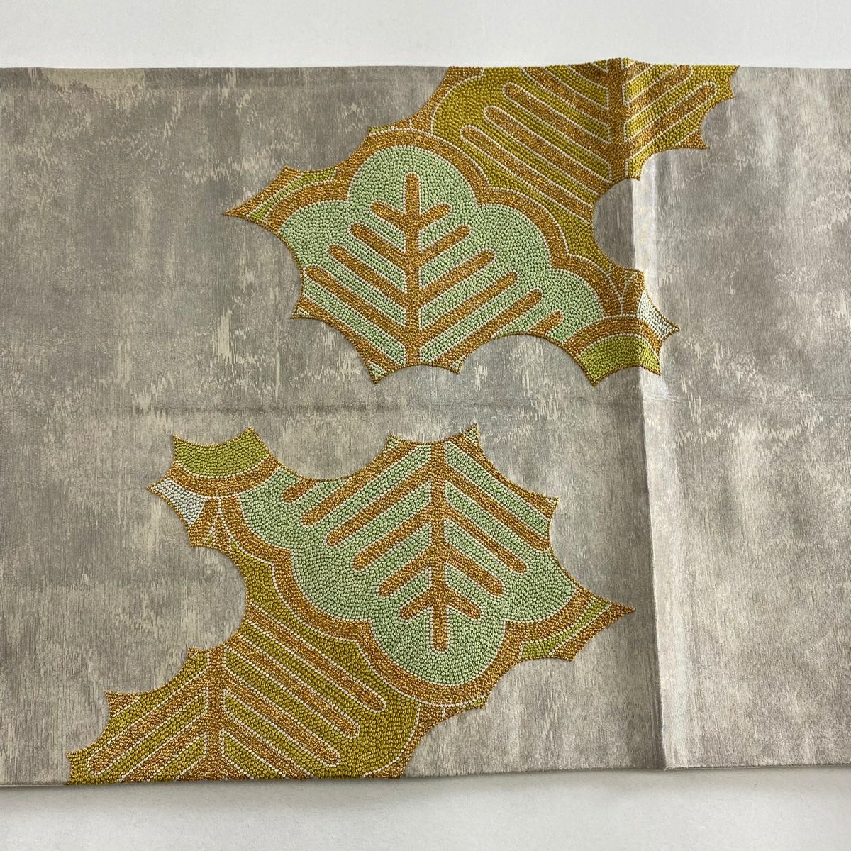【庫存清倉】 【美品】 袋帶 名品級 樹木 相良刺繡 金絲 灰色 大鼓圖案 純蠶絲