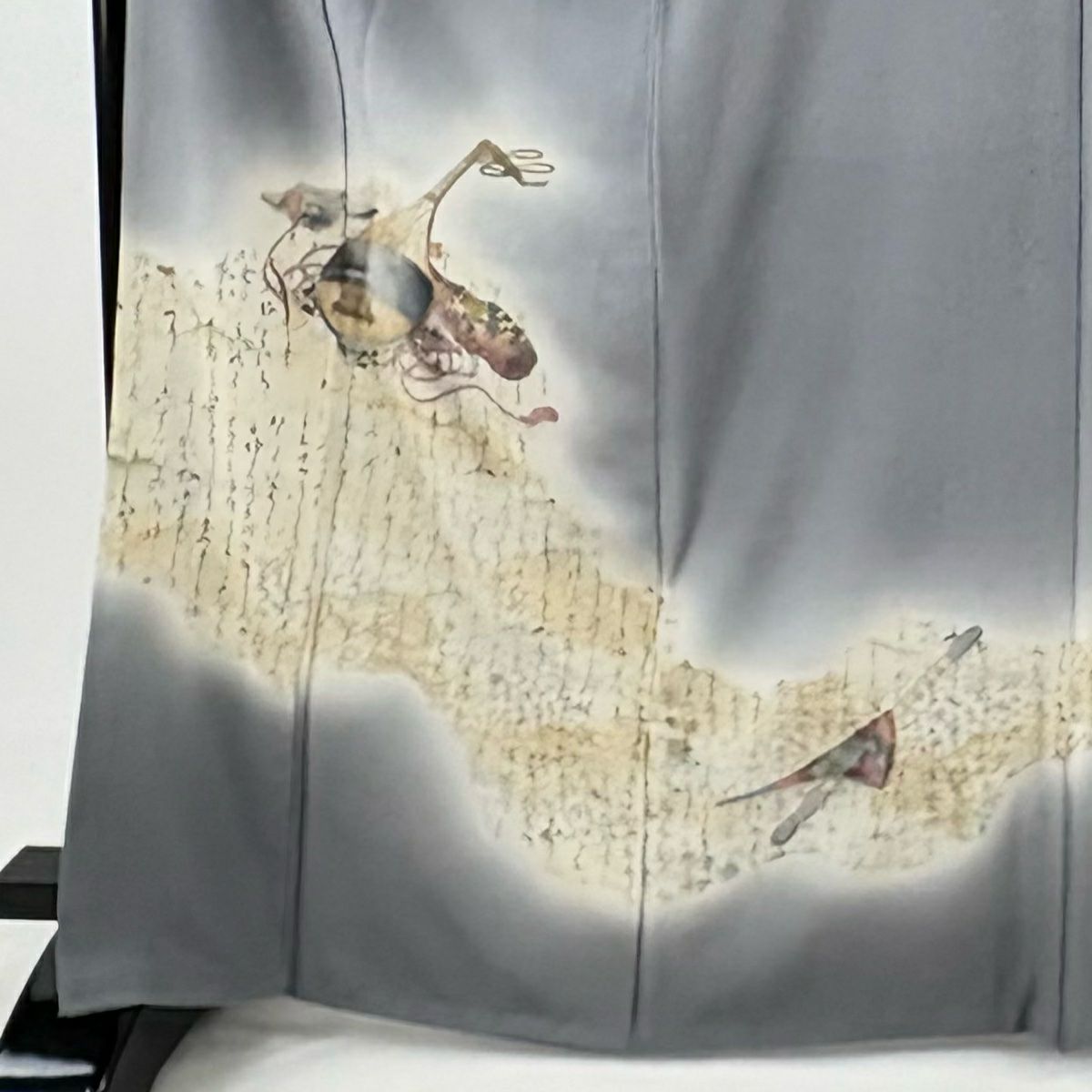 【庫存清倉】 付下 身長167cm 袖長67cm M 雙層 樽本伊勢蔵 附有落款 和樂器 冊子 金銀彩 灰 純蠶絲 名品級