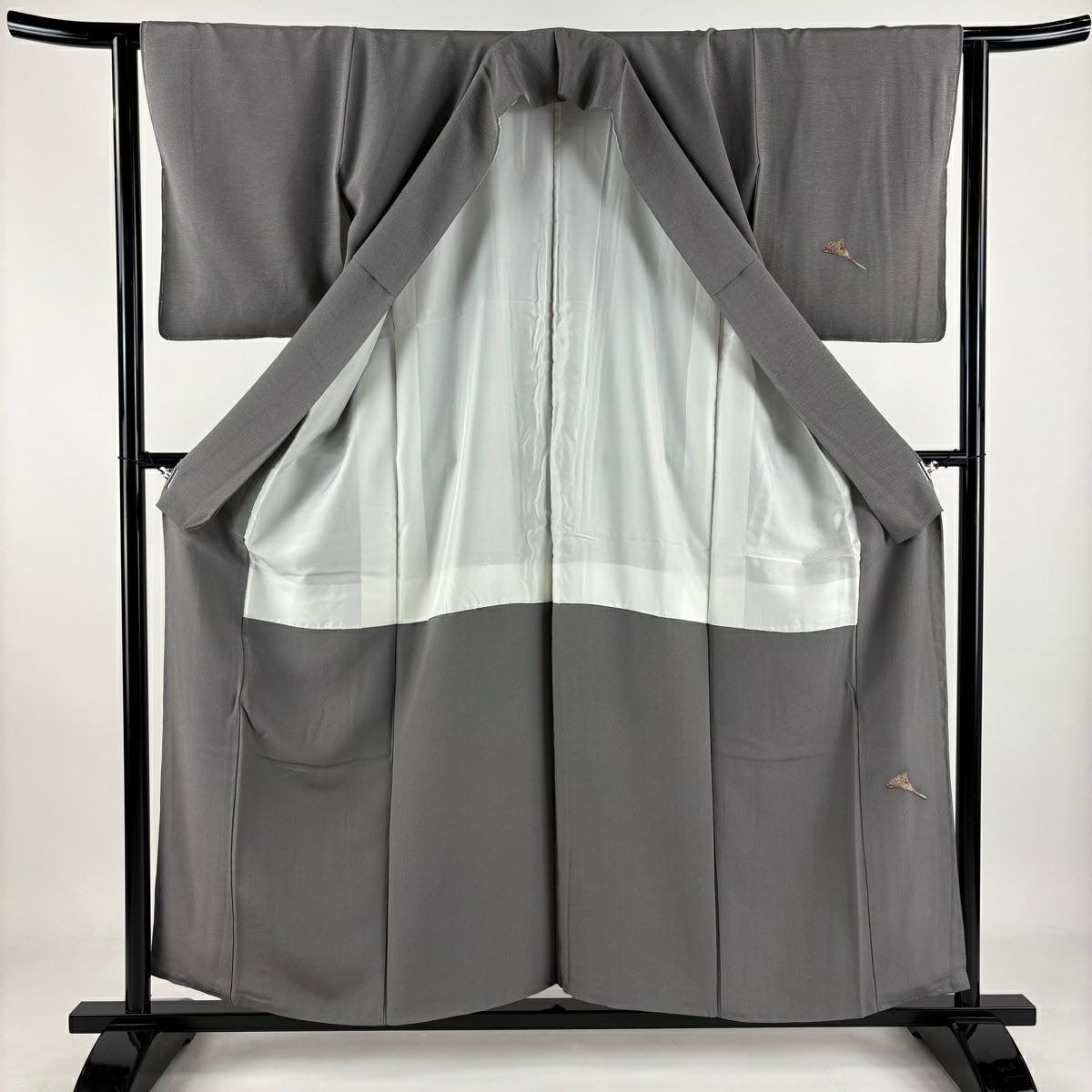 【庫存清倉】 付下 身長158cm 袖長62cm S 雙層 樽本伊勢藏 有落款 琵琶 文字紋 金銀彩 灰 純蠶絲 名品級