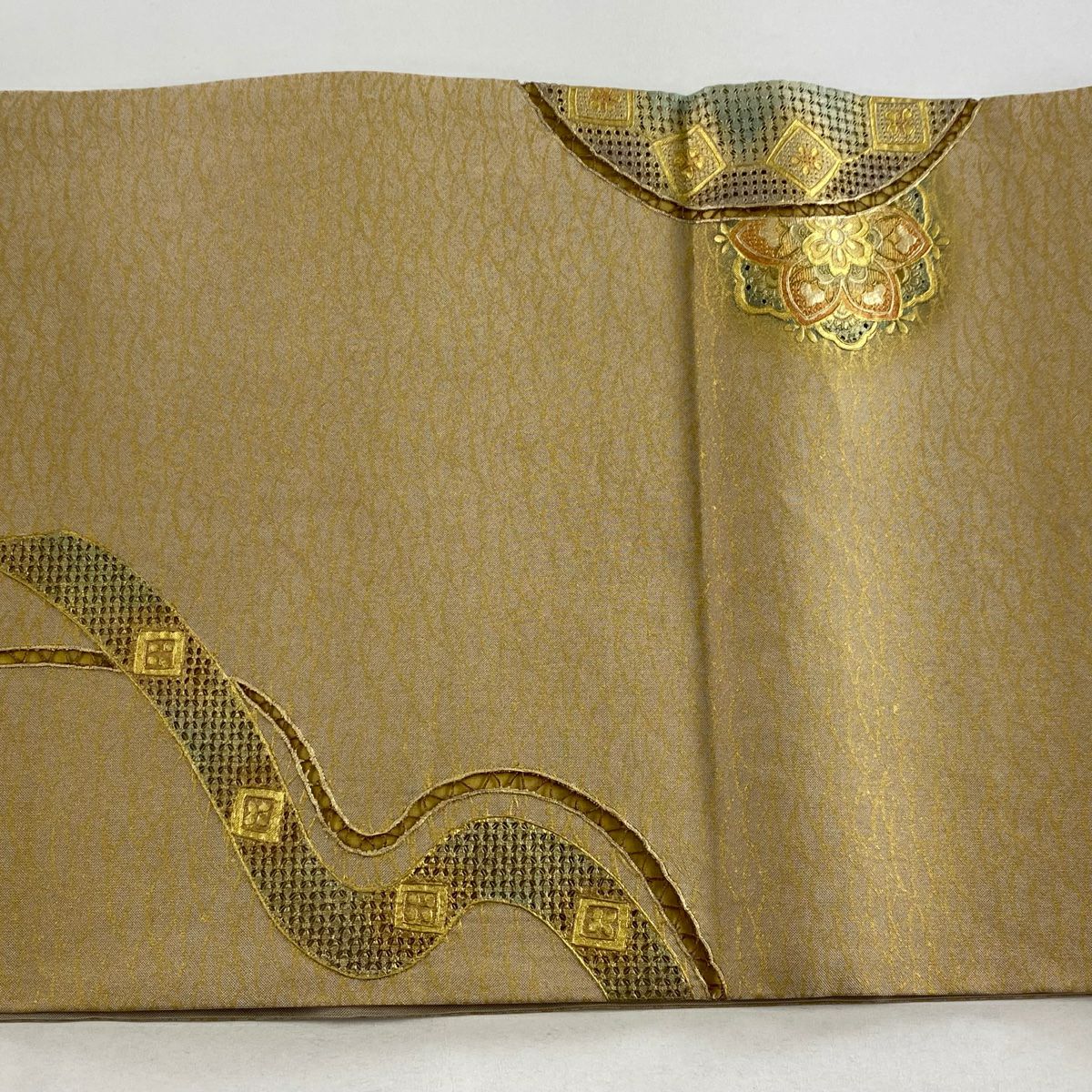 【庫存清倉】 【美品】 袋帶 名品級 華紋 露芝 螺鈿 金銀彩 淺茶 純蠶絲 お太鼓柄