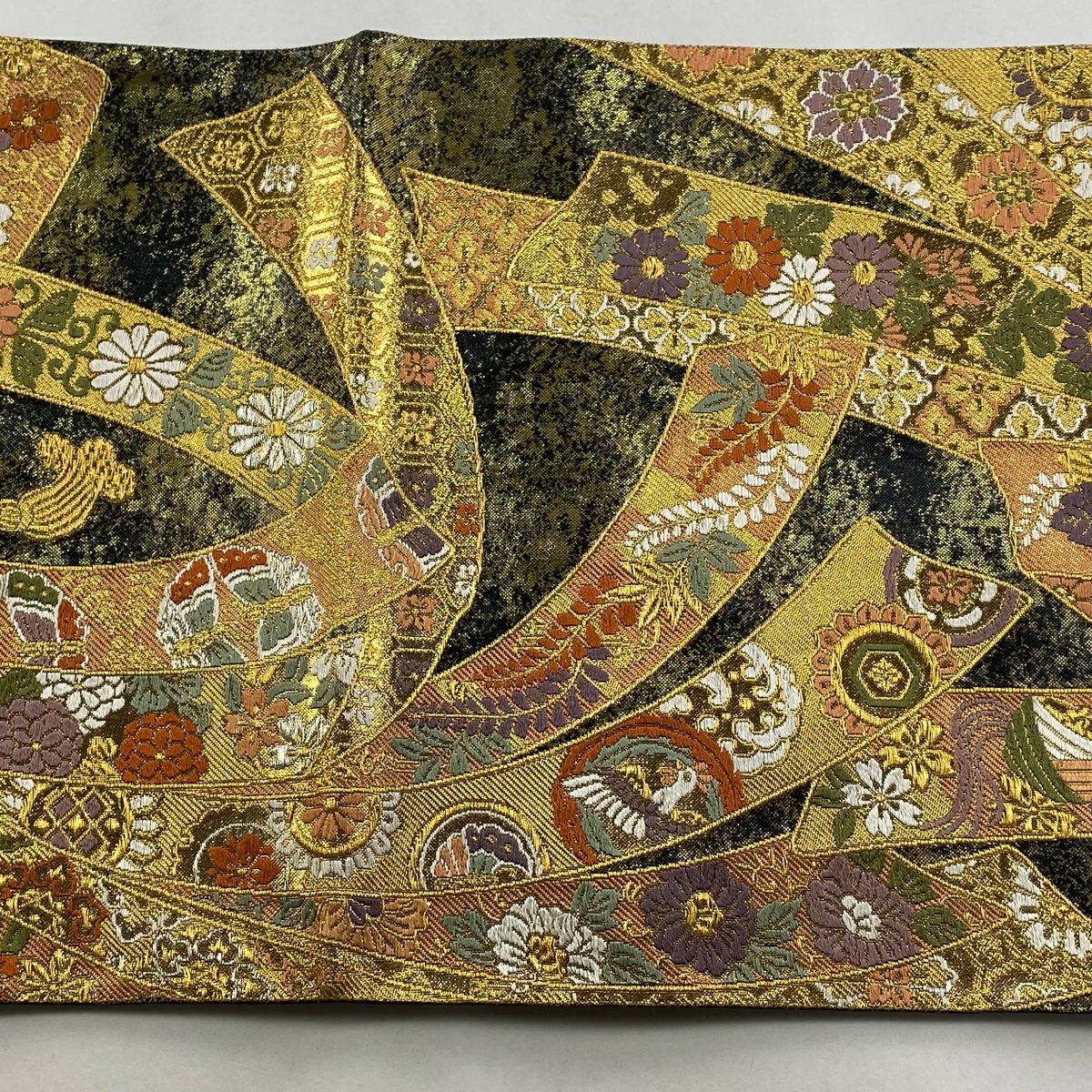 【美品】 袋帶 秀品級 束捲熨斗紋 草花紋刺繡 金銀線 黑灰 六通 純蠶絲