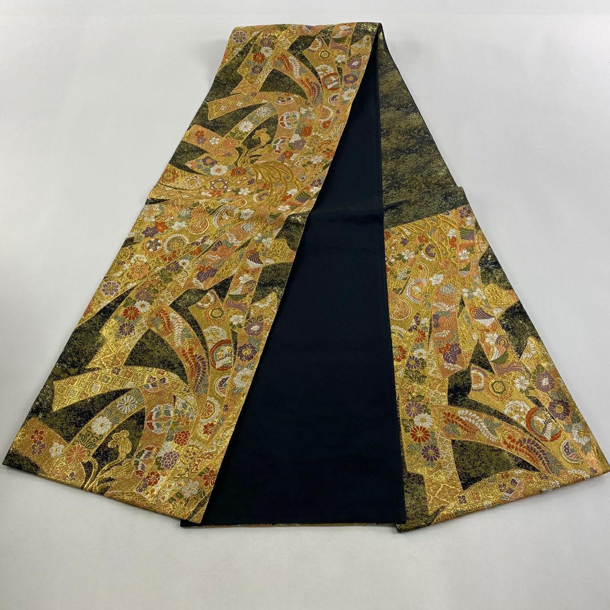 【美品】 袋帶 秀品級 束捲熨斗紋 草花紋刺繡 金銀線 黑灰 六通 純蠶絲