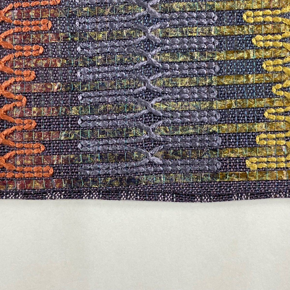 【清倉特賣】 【美品】 袋帶 名品級 幾何圖案 金彩裝飾 刺繡 灰紫 六通 純蠶絲
