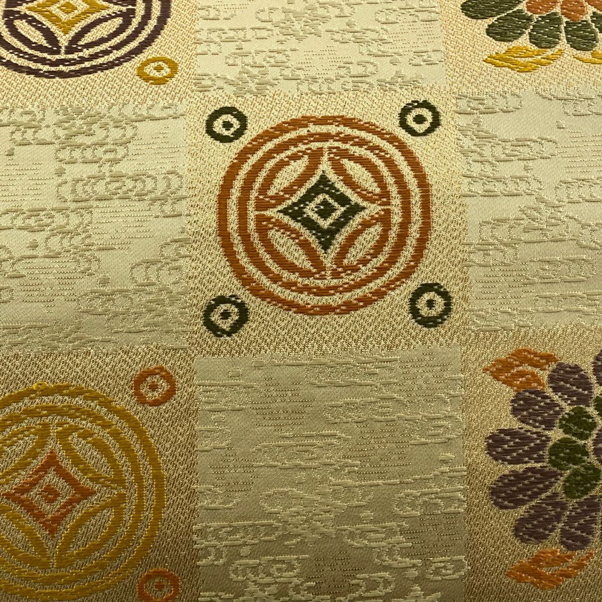 【美品】 袋帶 秀品級 市松樹 草花紋 金金箔 米色 六通 純蠶絲