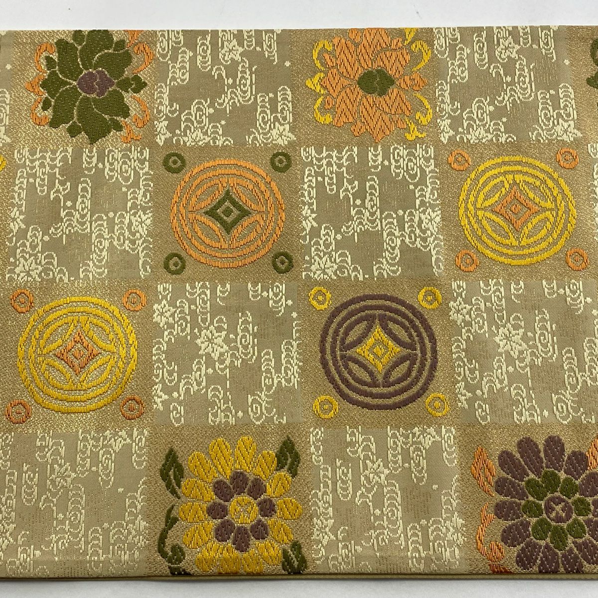 【美品】 袋帶 秀品級 市松樹 草花紋 金金箔 米色 六通 純蠶絲