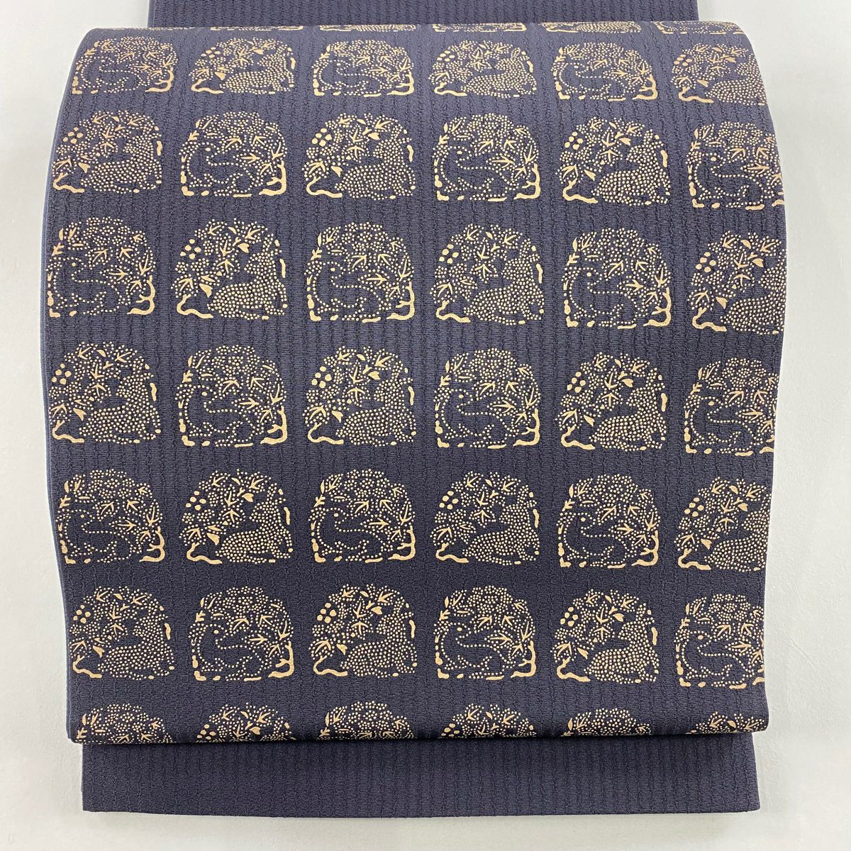 【美品】 袋帶 逸品級 花兔 深藍色 大鼓圖案 純蠶絲