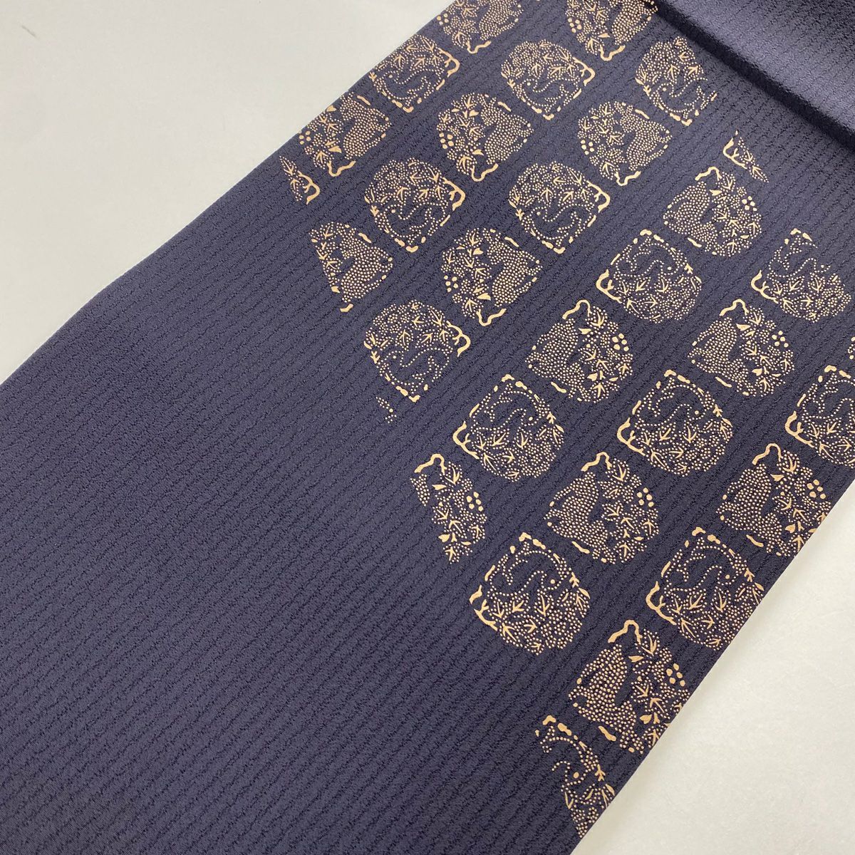 【美品】 袋帶 逸品級 花兔 深藍色 大鼓圖案 純蠶絲