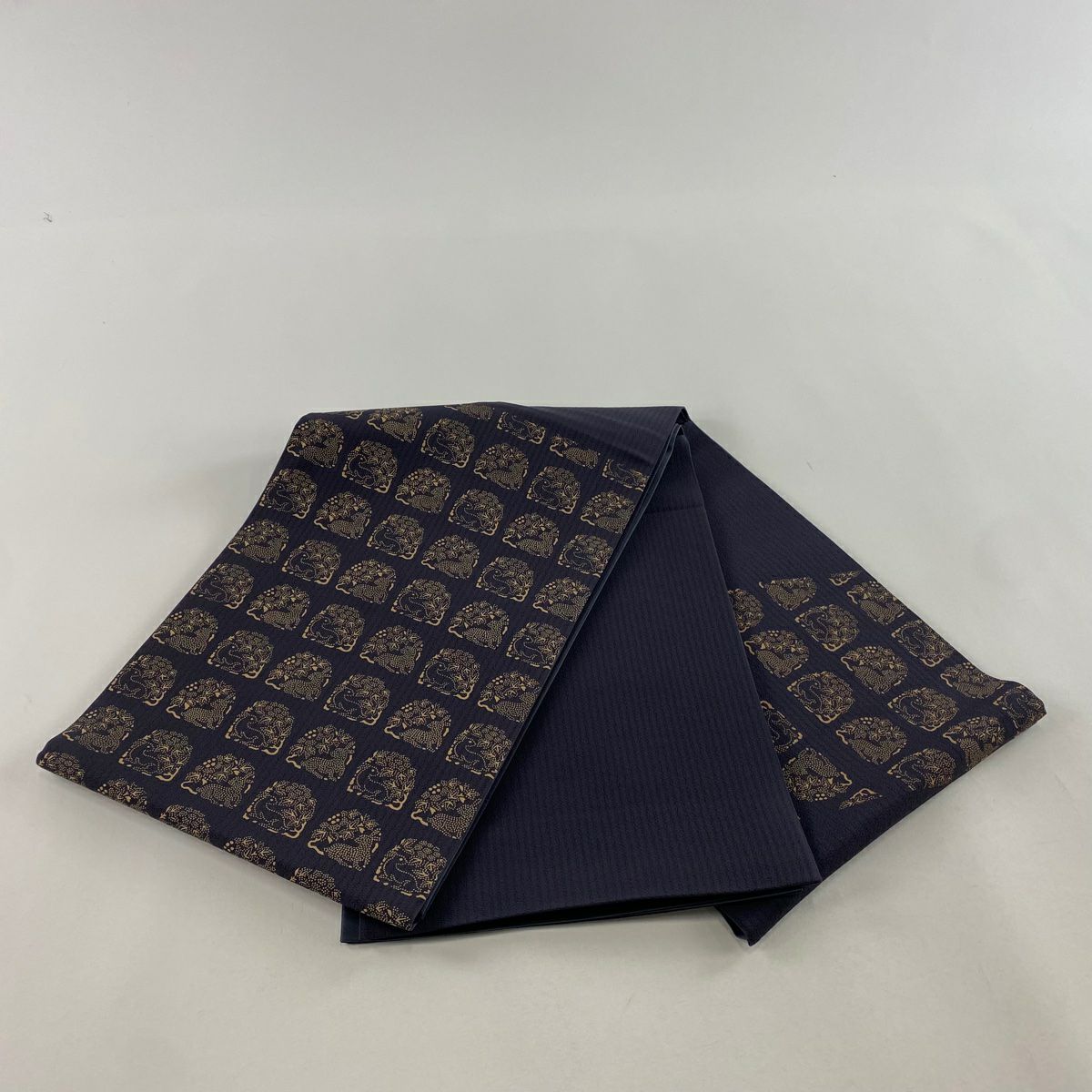 【美品】 袋帶 逸品級 花兔 深藍色 大鼓圖案 純蠶絲