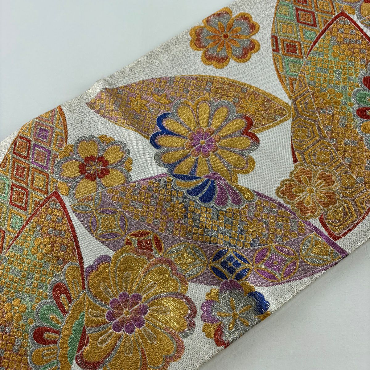 【美品】 袋帶 秀品級 花 有職紋樣 金金箔 金銀絲 灰白 六通 純蠶絲