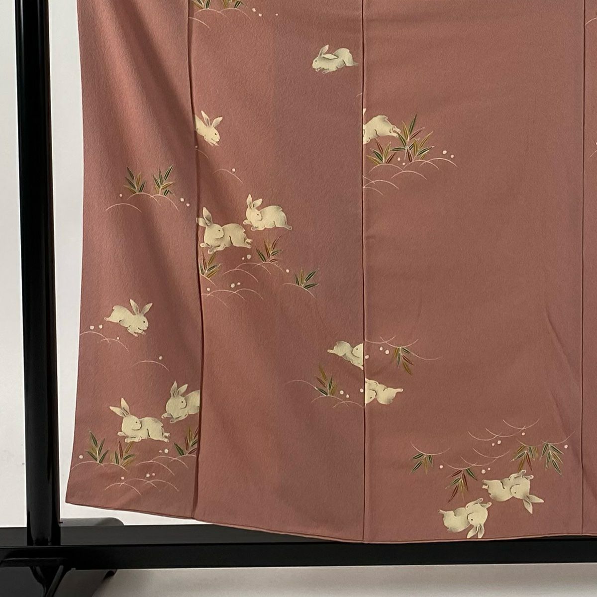【庫存清倉】 小紋 身長157.5cm 袖長65cm M 雙層 花井幸子 鈕襟 有落款 兔子 露芝 金銀彩 縮緬 粉米色 純蠶絲 名品級
