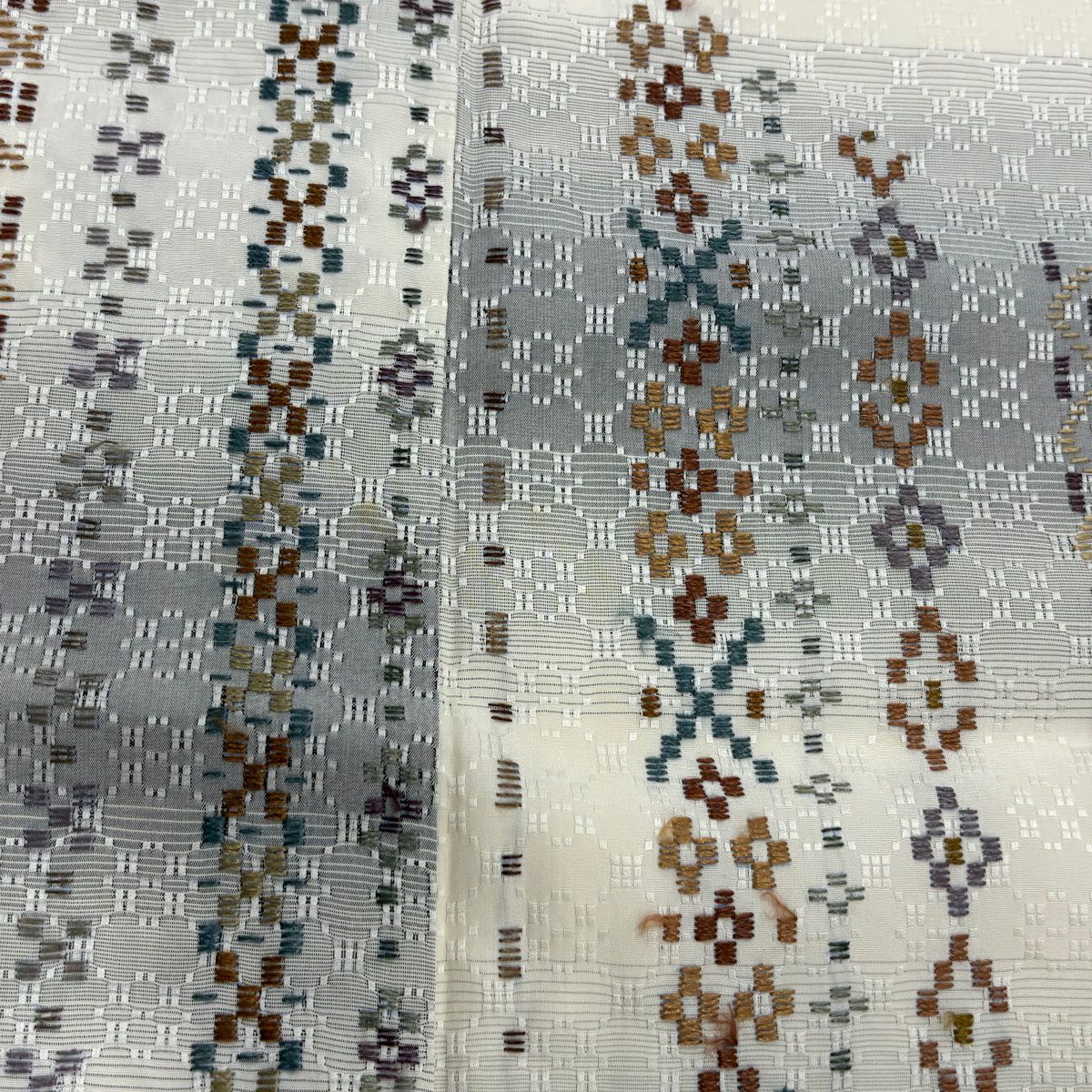【庫存清倉】 付下 身長158cm 袖長64.5cm M 雙層 幾何圖案 段紋 刺繡 灰白 純蠶絲 名品級