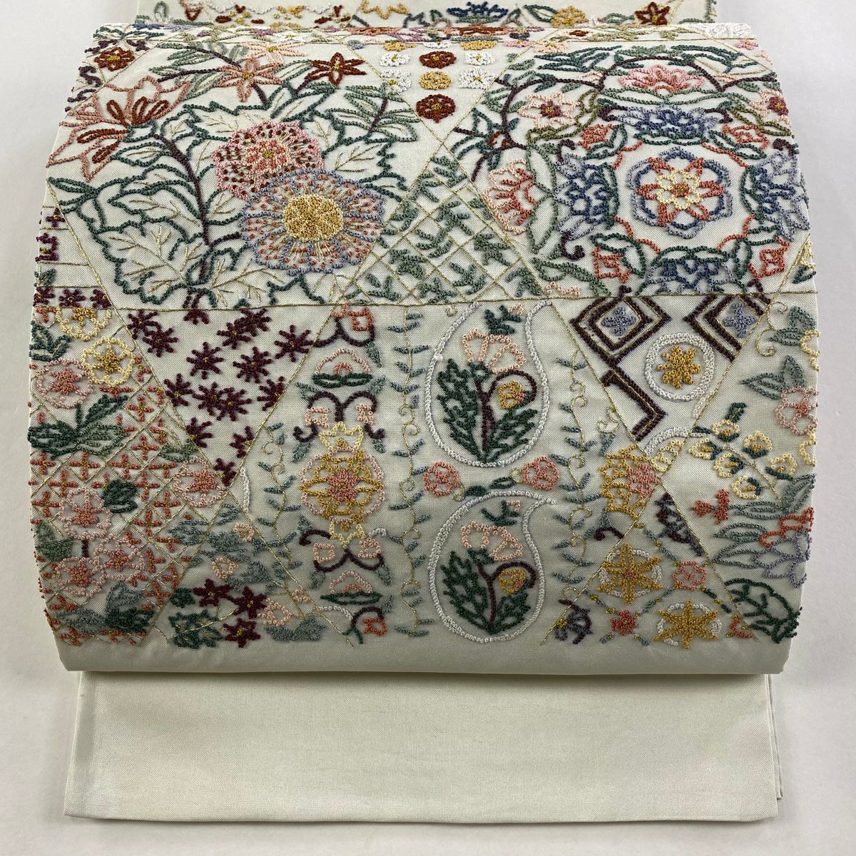 袋帶 逸品級 證書齊全 菊花花 草花紋紋 金線 相良刺繡 灰白色 大鼓圖案 純蠶絲