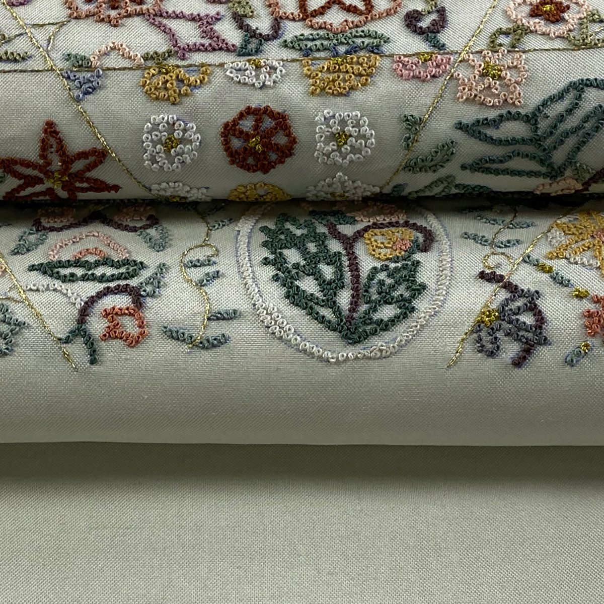 袋帶 逸品級 證書齊全 菊花花 草花紋紋 金線 相良刺繡 灰白色 大鼓圖案 純蠶絲