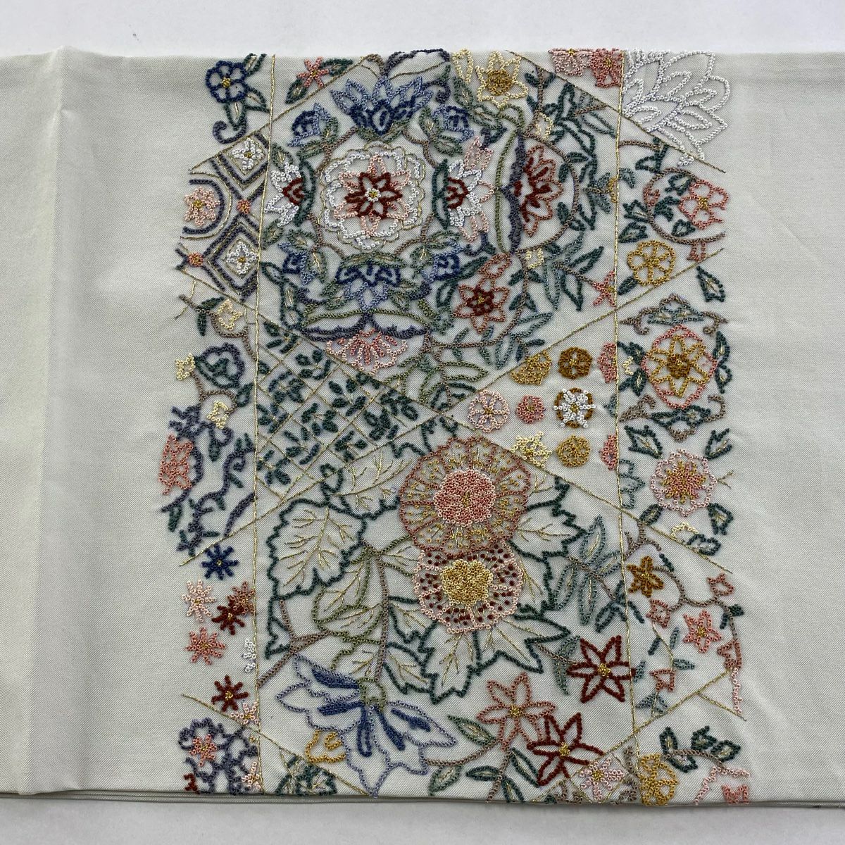 袋帶 逸品級 證書齊全 菊花花 草花紋紋 金線 相良刺繡 灰白色 大鼓圖案 純蠶絲