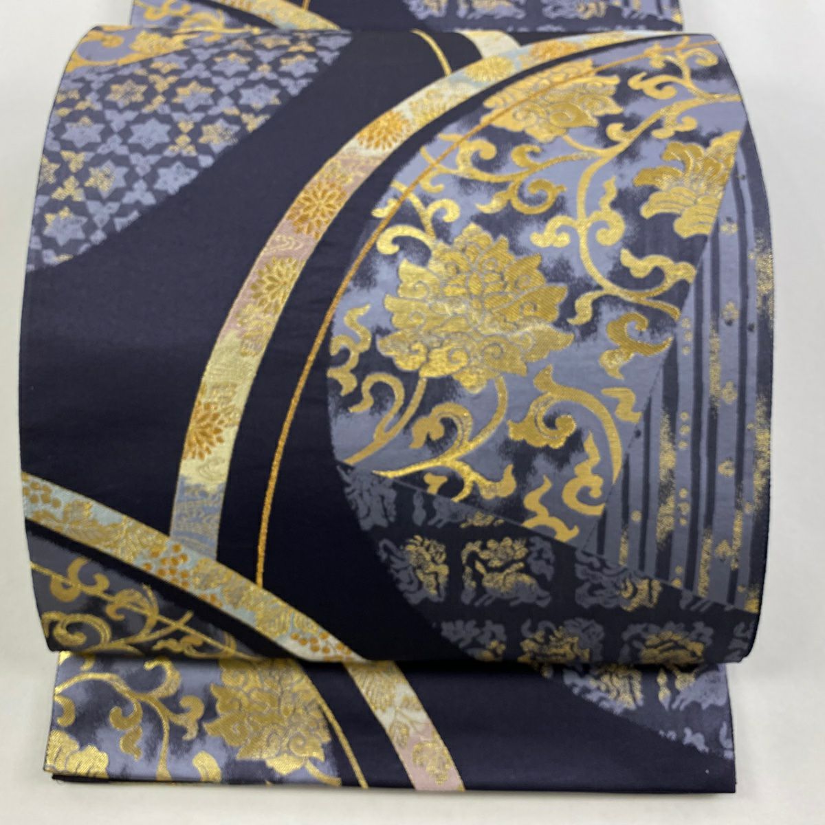 袋帶 逸品級 となみ織物 落款 花唐草紋 葡萄 金糸 金金箔 紫 六通 純蠶絲