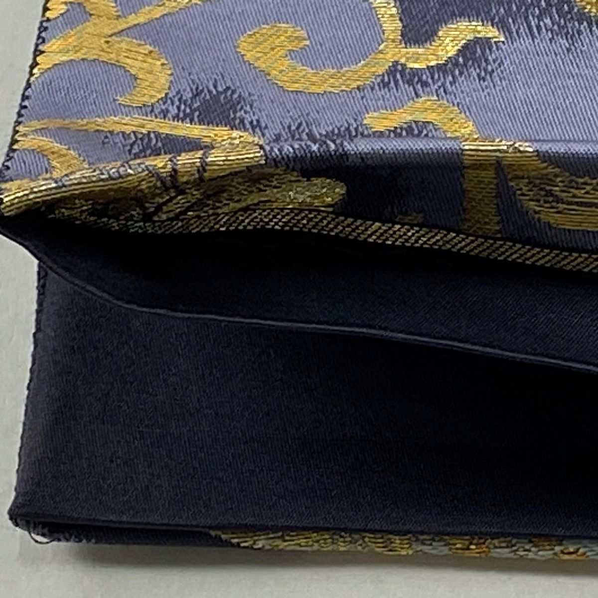 袋帶 逸品級 となみ織物 落款 花唐草紋 葡萄 金糸 金金箔 紫 六通 純蠶絲