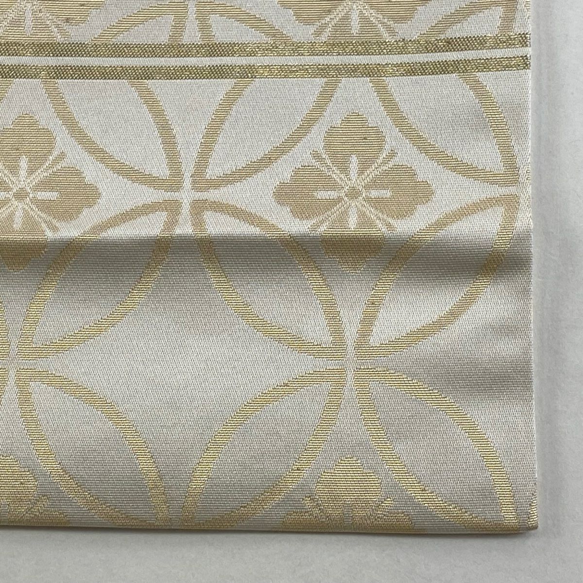 名古屋帶 逸品級 じゅらく 落款あり 七寶繋 花 金絲 金金箔 奶油色 純蠶絲