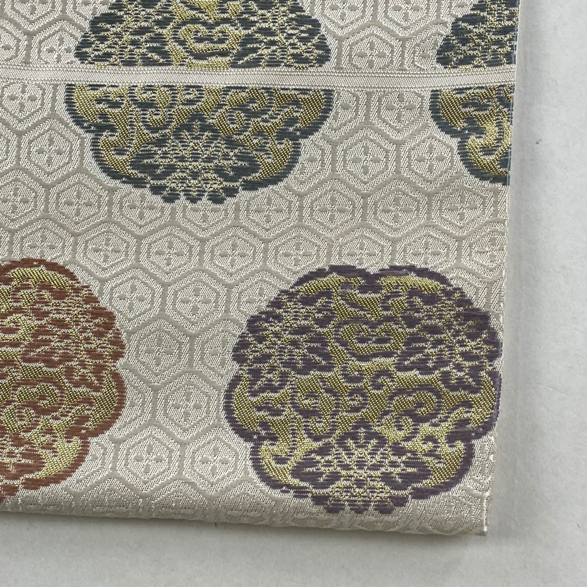 【美品】 名古屋帶 逸品級 龜甲 花唐草紋 金金箔 米色 純蠶絲