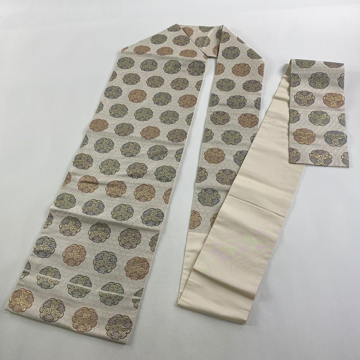 【美品】 名古屋帶 逸品級 龜甲 花唐草紋 金金箔 米色 純蠶絲