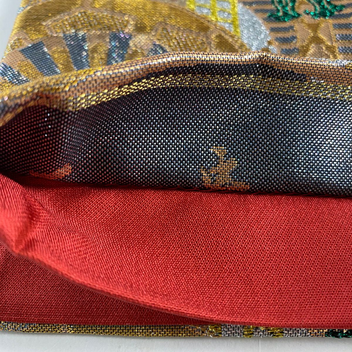 【美品】 袋帶 秀品級 御所車 草花紋 金糸 金金箔 黑 六通 純蠶絲