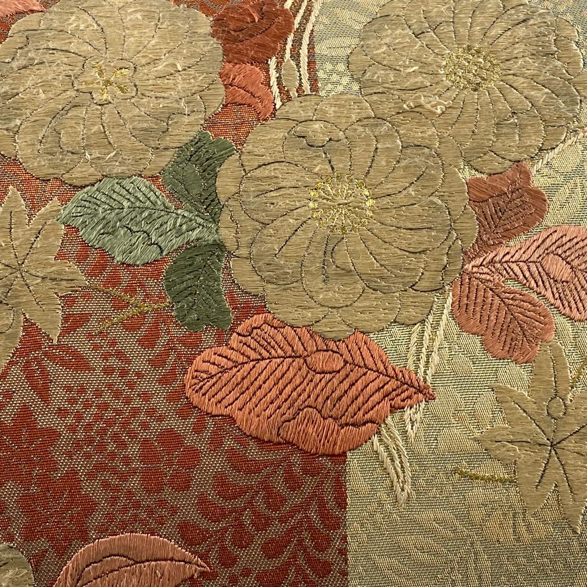 袋帶 秀品級 草花紋紋 椿 金金箔 刺繡 米色 お太鼓柄 純蠶絲