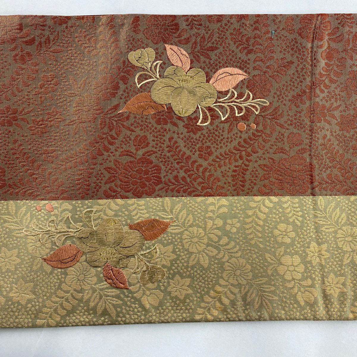 袋帶 秀品級 草花紋紋 椿 金金箔 刺繡 米色 お太鼓柄 純蠶絲