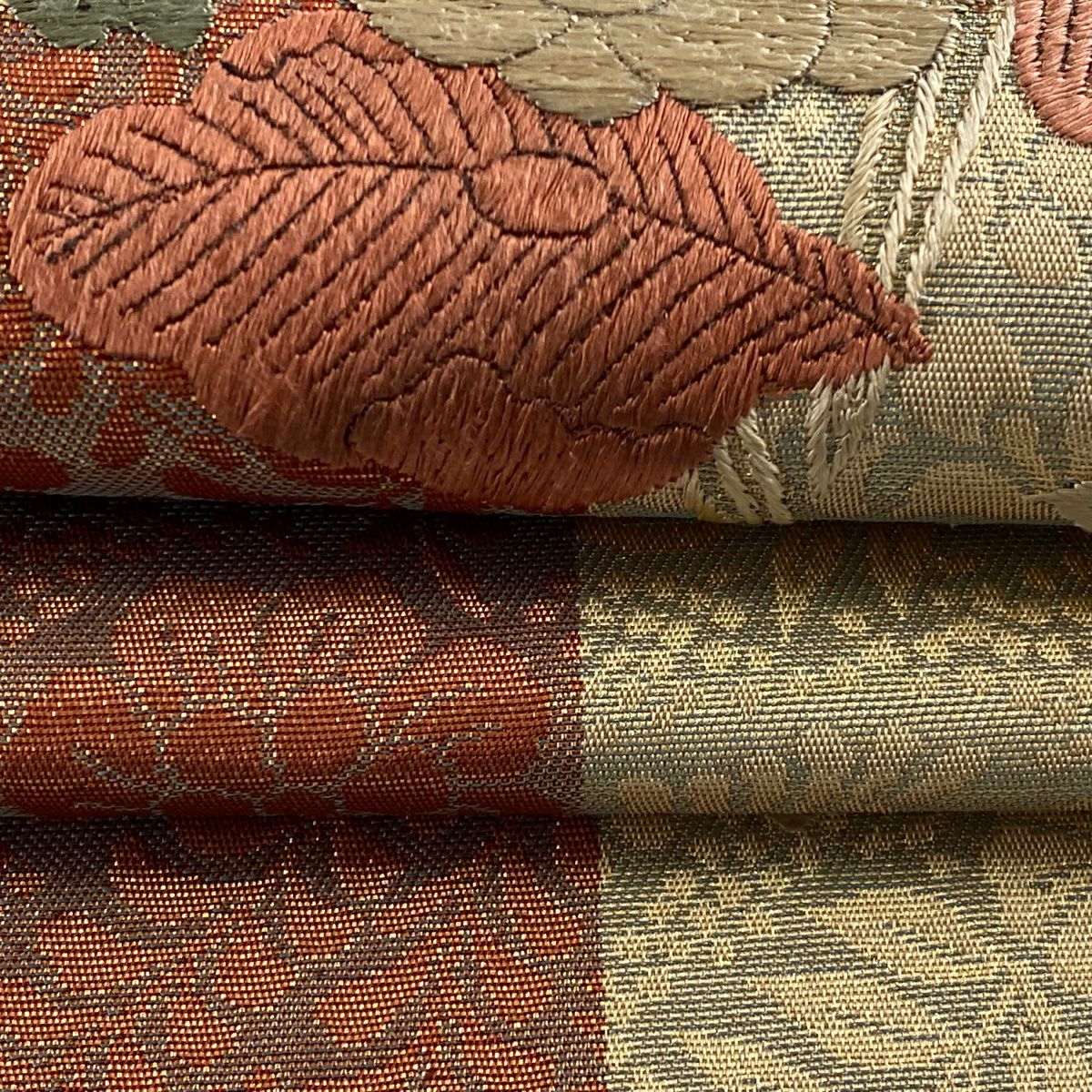 袋帶 秀品級 草花紋紋 椿 金金箔 刺繡 米色 お太鼓柄 純蠶絲