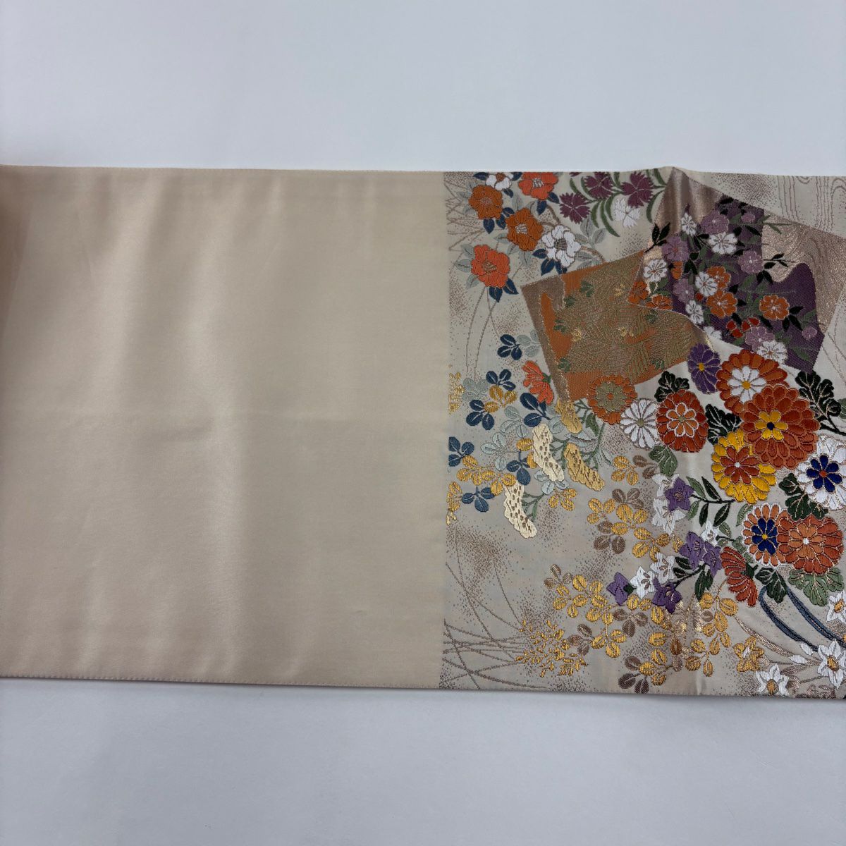 【美品】 袋帶 秀品級 色紙 秋草 唐織 金金箔 奶油 六通 純蠶絲