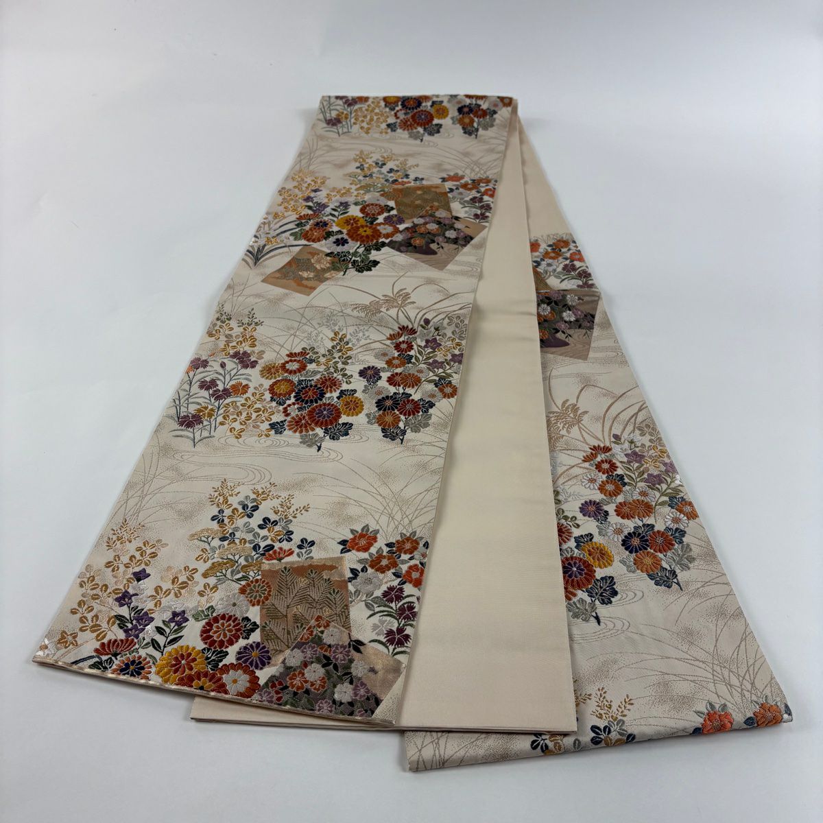 【美品】 袋帶 秀品級 色紙 秋草 唐織 金金箔 奶油 六通 純蠶絲