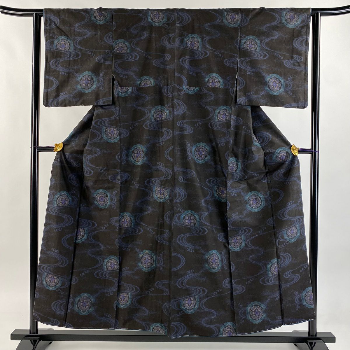 【清倉特賣】 【美品】 大島紬織 身長154.5cm 袖長62cm S 雙層 純泥染 證書附帶 華紋 流水 墨色 純蠶絲 名品級