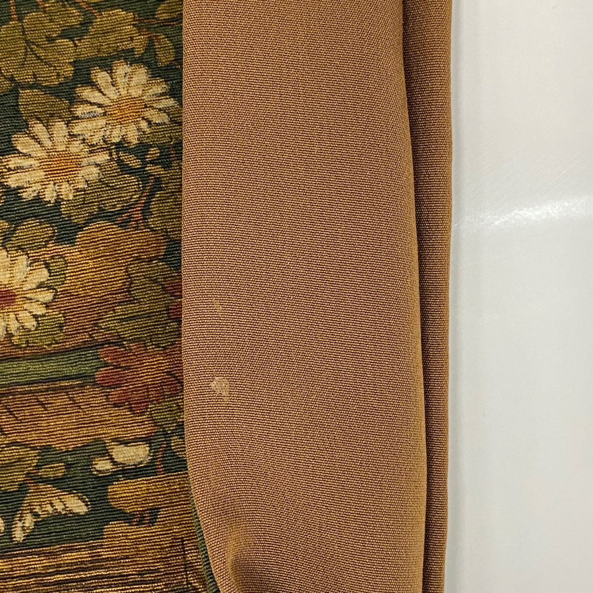 【美品】 小紋 身長165cm 袖長67cm M 雙層 樽本伊勢蔵 落款あり 建物 樹木 山吹茶 純蠶絲 名品級