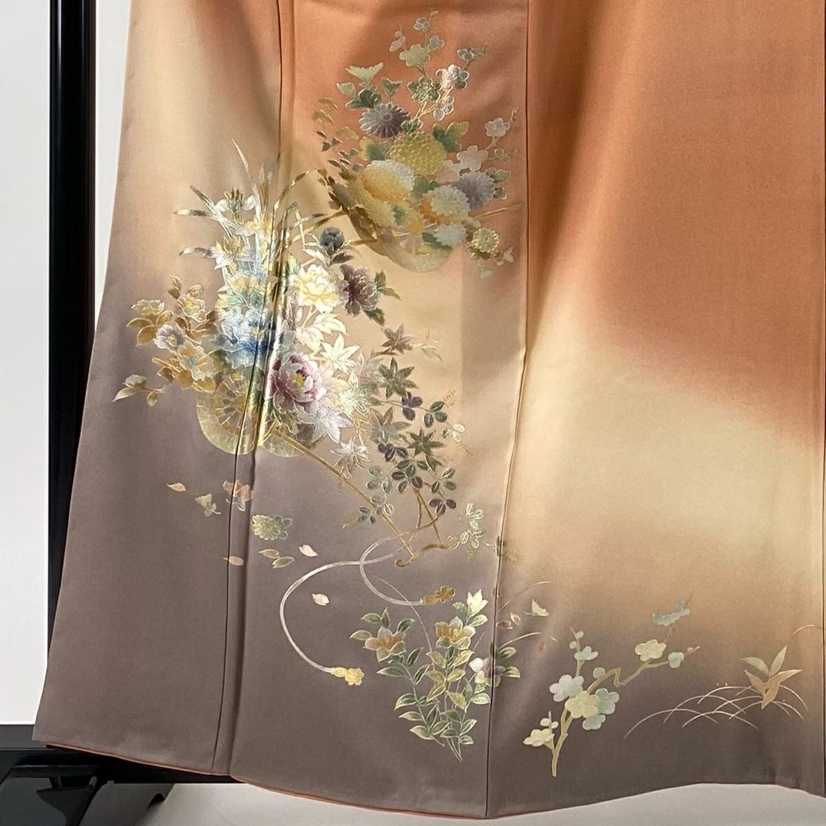 【美品】 付下 身長162cm 袖長64.5cm M 雙層 和田光正 落款 花車 菊花 金銀彩 漸層 粉米色 純蠶絲 逸品級