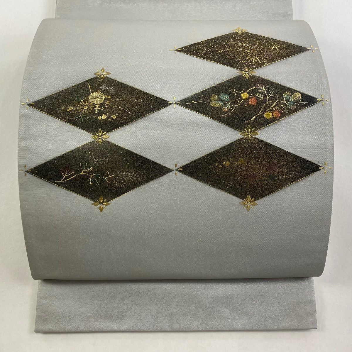 【美品】 袋帶 秀品級 菱 草花紋 金銀彩 金金箔 灰色 お太鼓圖案 純蠶絲