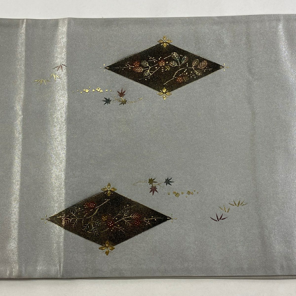 【美品】 袋帶 秀品級 菱 草花紋 金銀彩 金金箔 灰色 お太鼓圖案 純蠶絲