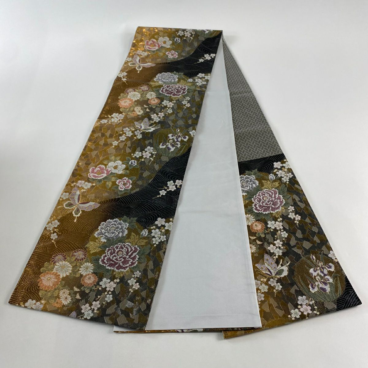 【美品】 袋帶 秀品級 草花紋紋 蝶 金銀彩 金金箔 金 六通 純蠶絲