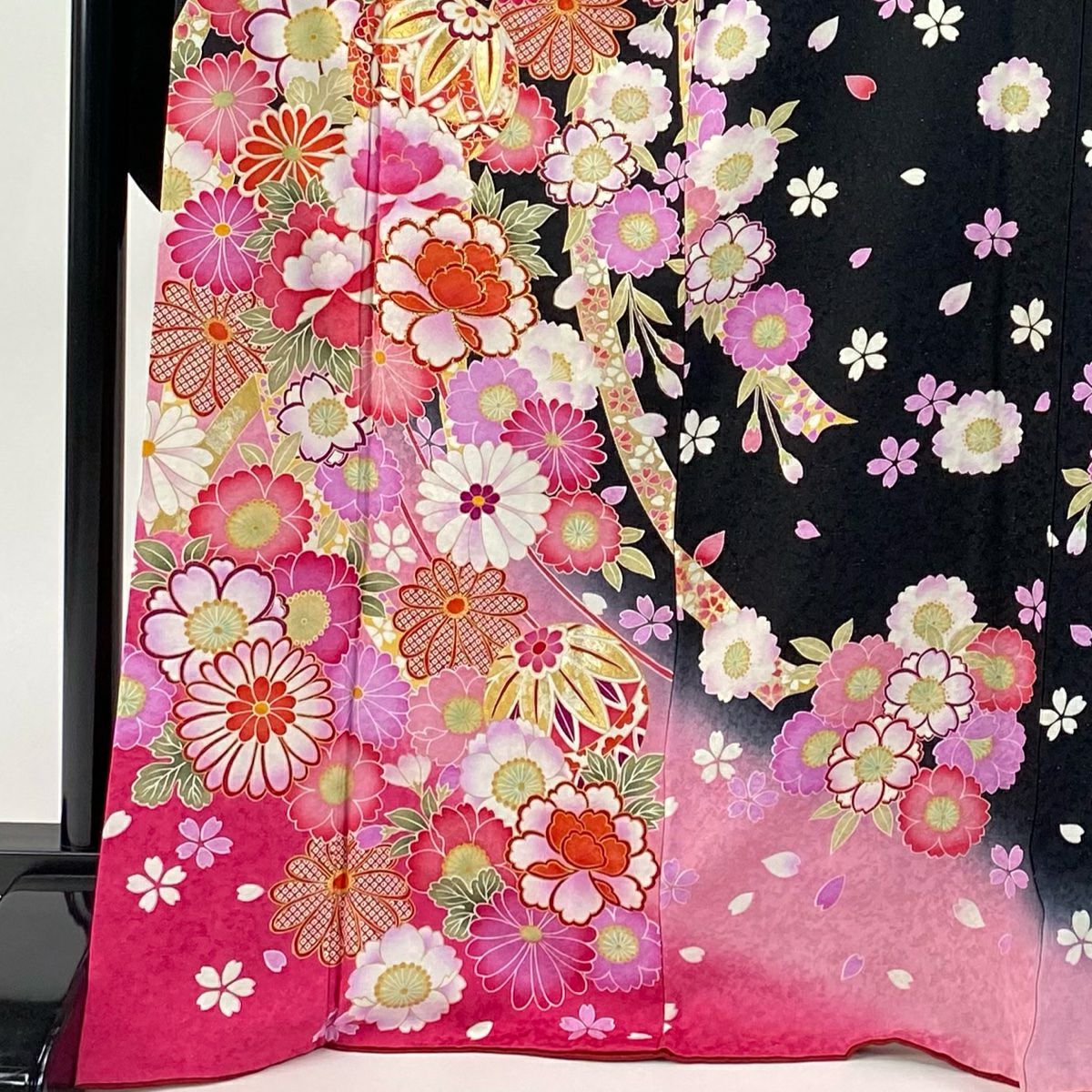 【美品】振袖禮服 身長172.5cm 袖長69.5cm L 雙層 草花紋紋 手毬 銀通し 漸層 黑 純蠶絲 逸品級