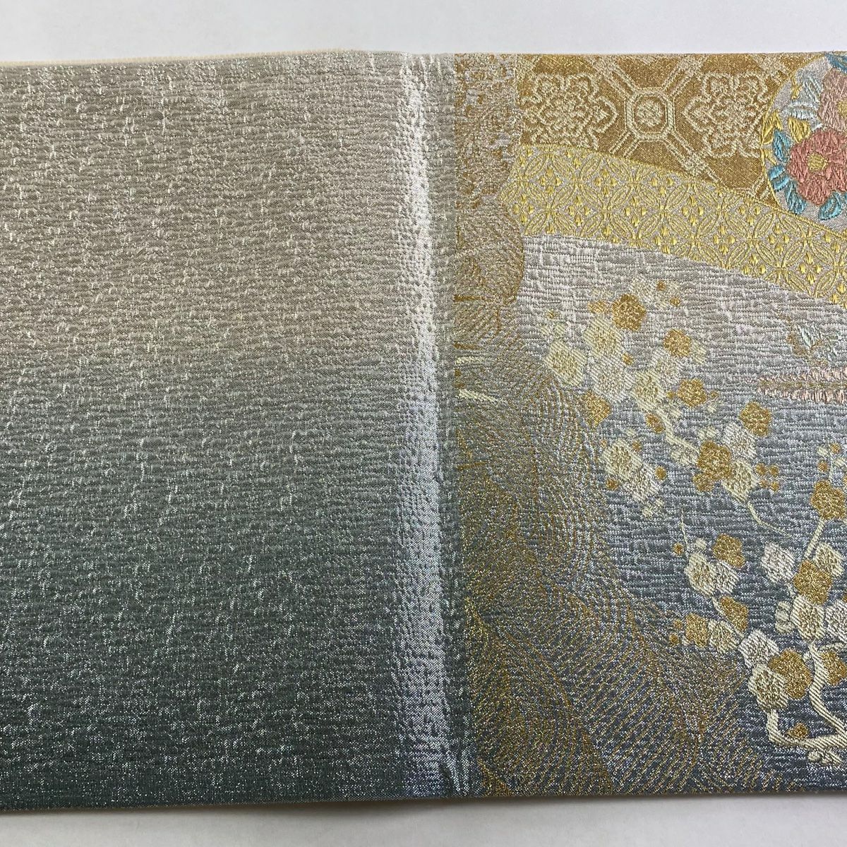 【美品】 袋帶 秀品級 關西仕立 松樹 草花紋紋 金銀彩 金色 六通 純蠶絲