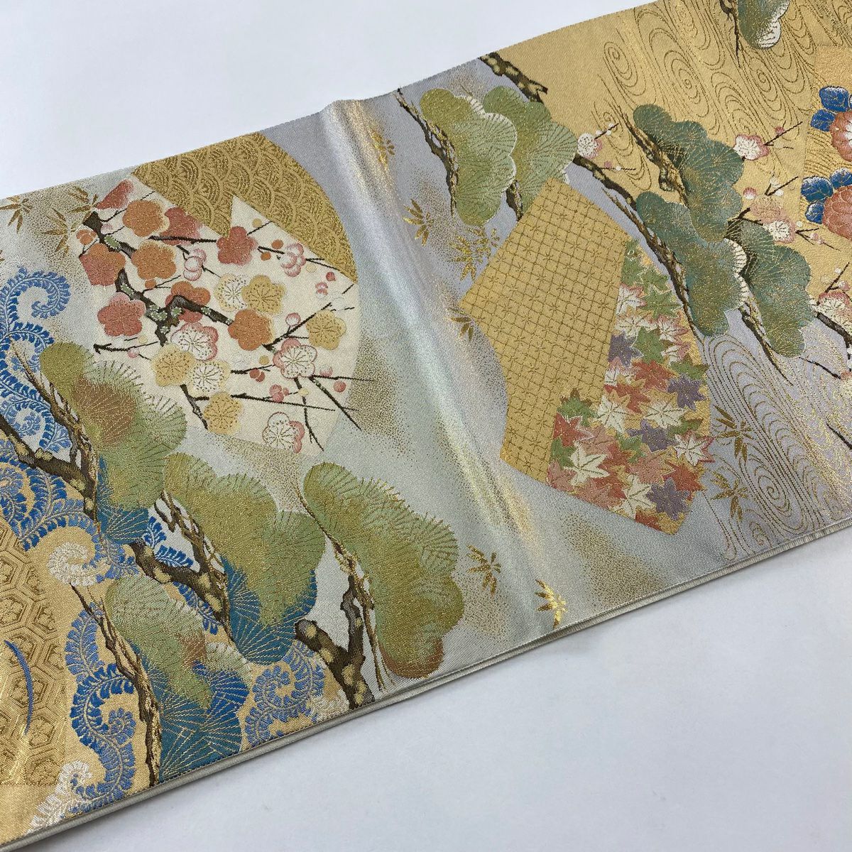 【美品】 袋帶 秀品級 扇子面 松樹 金金箔 金絲 灰色 六通 純蠶絲