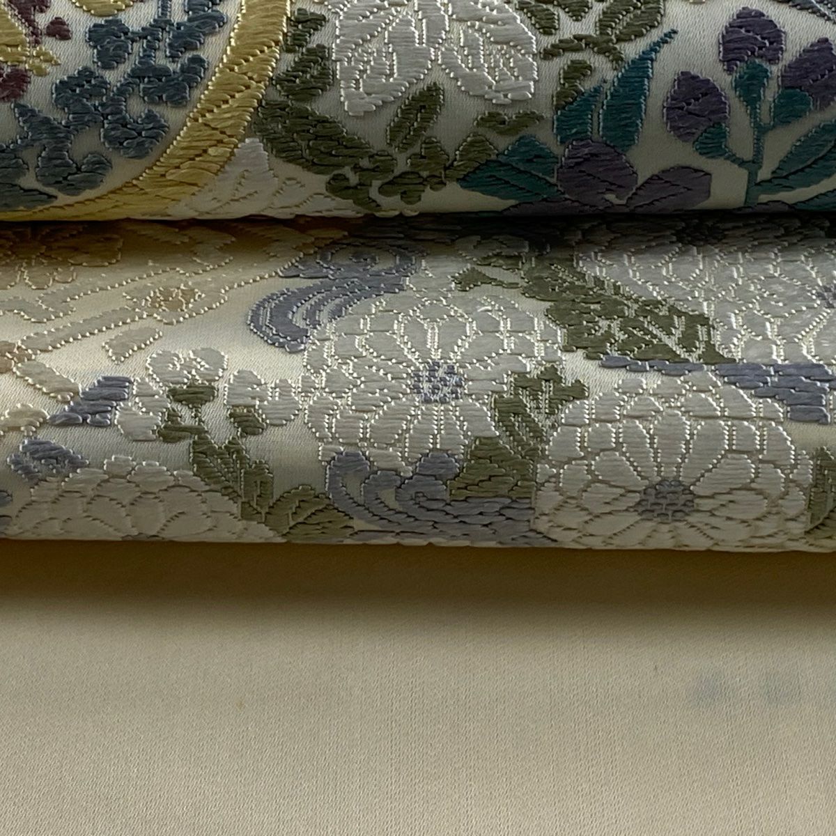 袋帶 逸品級 證書齊全 草花紋 花菱 唐織 奶油色 六通 純蠶絲