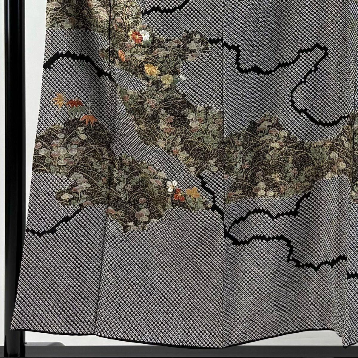 【美品】訪問服 身長153.5cm 袖長62cm S 雙層 秋草 雲文 刺繡 絞染 黑 純蠶絲 名品級 一つ紋