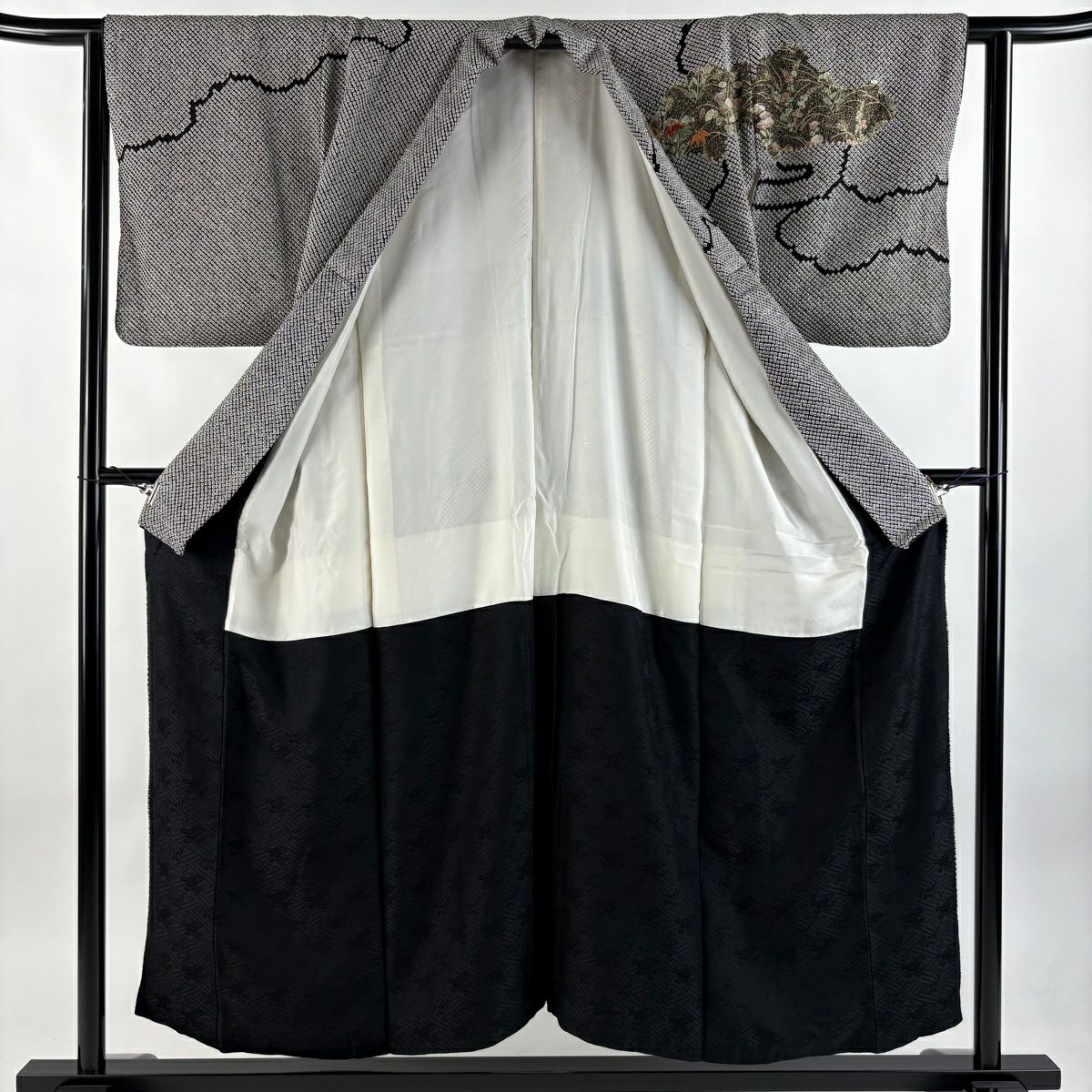 【美品】訪問服 身長153.5cm 袖長62cm S 雙層 秋草 雲文 刺繡 絞染 黑 純蠶絲 名品級 一つ紋