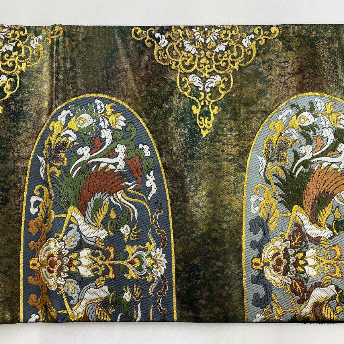 【美品】 袋帶 逸品級 となみ織物 落款あり 証紙あり 向鳥 草花紋刺繡 金線 灰綠 六通 純蠶絲