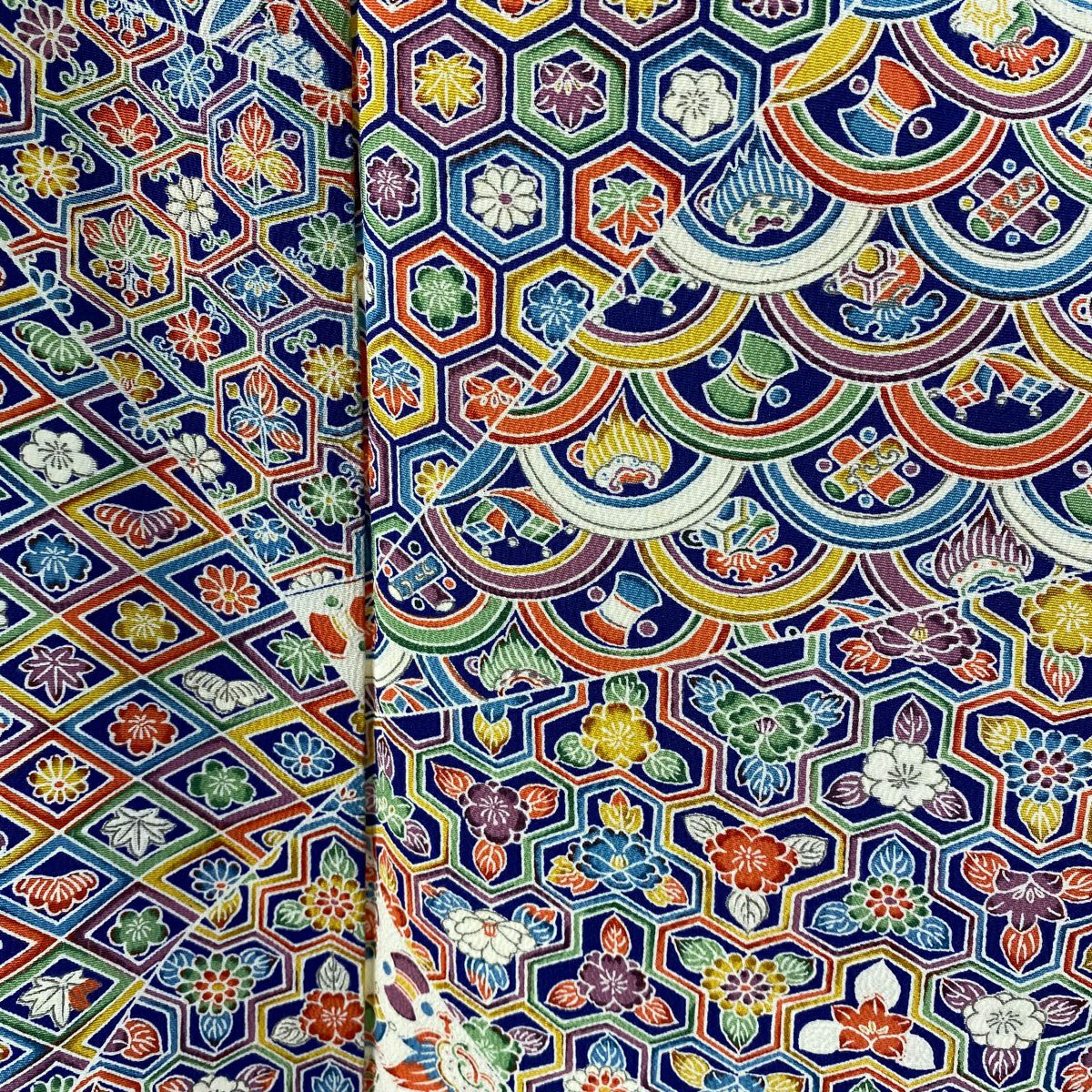 【美品】 小紋 身長158cm 袖長64.5cm M 雙層 寶物滿載 有職文樣 縮緬 深藍 純蠶絲 優品級