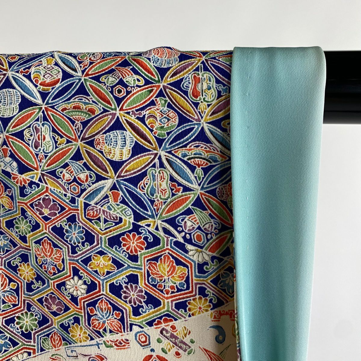 【美品】 小紋 身長158cm 袖長64.5cm M 雙層 寶物滿載 有職文樣 縮緬 深藍 純蠶絲 優品級