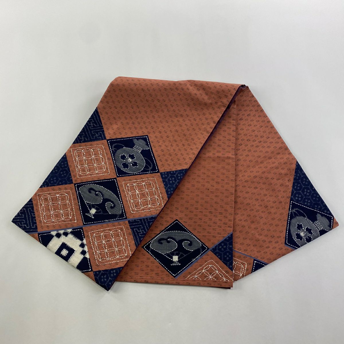 【庫存清倉】 【美品】 袋帶 名品級 關西仕立 紬織織 菱形 扇子子 刺繡 切嵌 茜色 大鼓圖案 純蠶絲