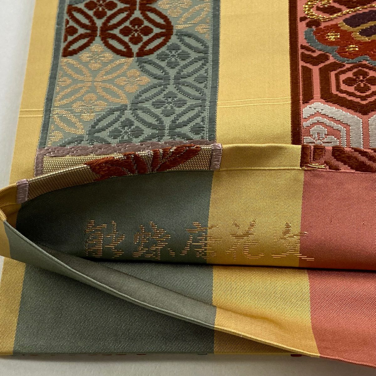 【美品】 袋帶 秀品級 草花紋紋 蝶 金絲 唐織 山吹 深藍 六通 純蠶絲