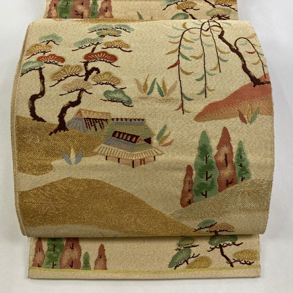 【美品】 袋帶 秀品級 關西仕立 家屋 樹木 金絲 唐織 米色 六通 純蠶絲